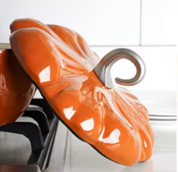 Casserole en Citrouille fonte émaillée 3,7L couleur orange 24cm – Image 7